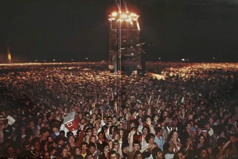 The concert starts