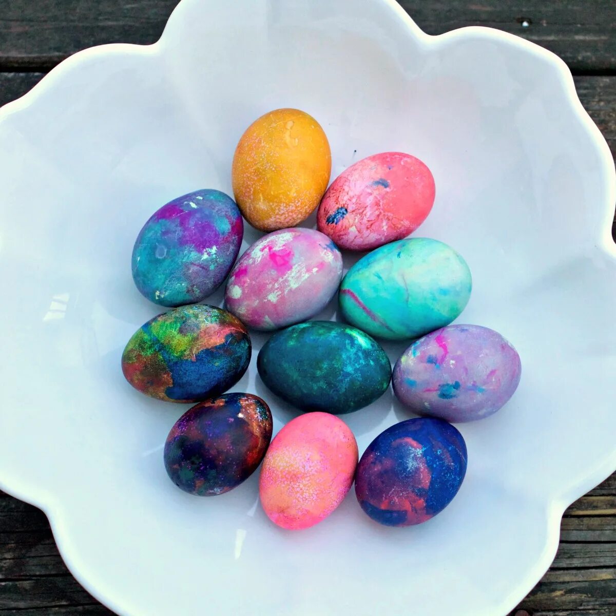 Как покрасить яйца красителем