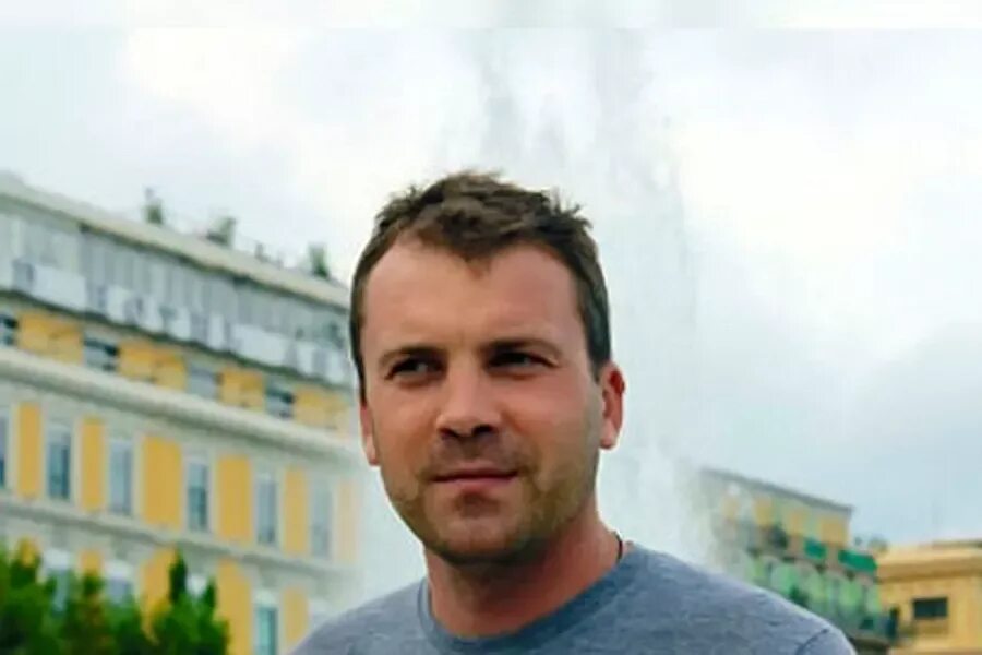 Евгений попов биография личная жизнь национальность Тележурналист Евгений Попов победил в предварительном голосовании "Единой России