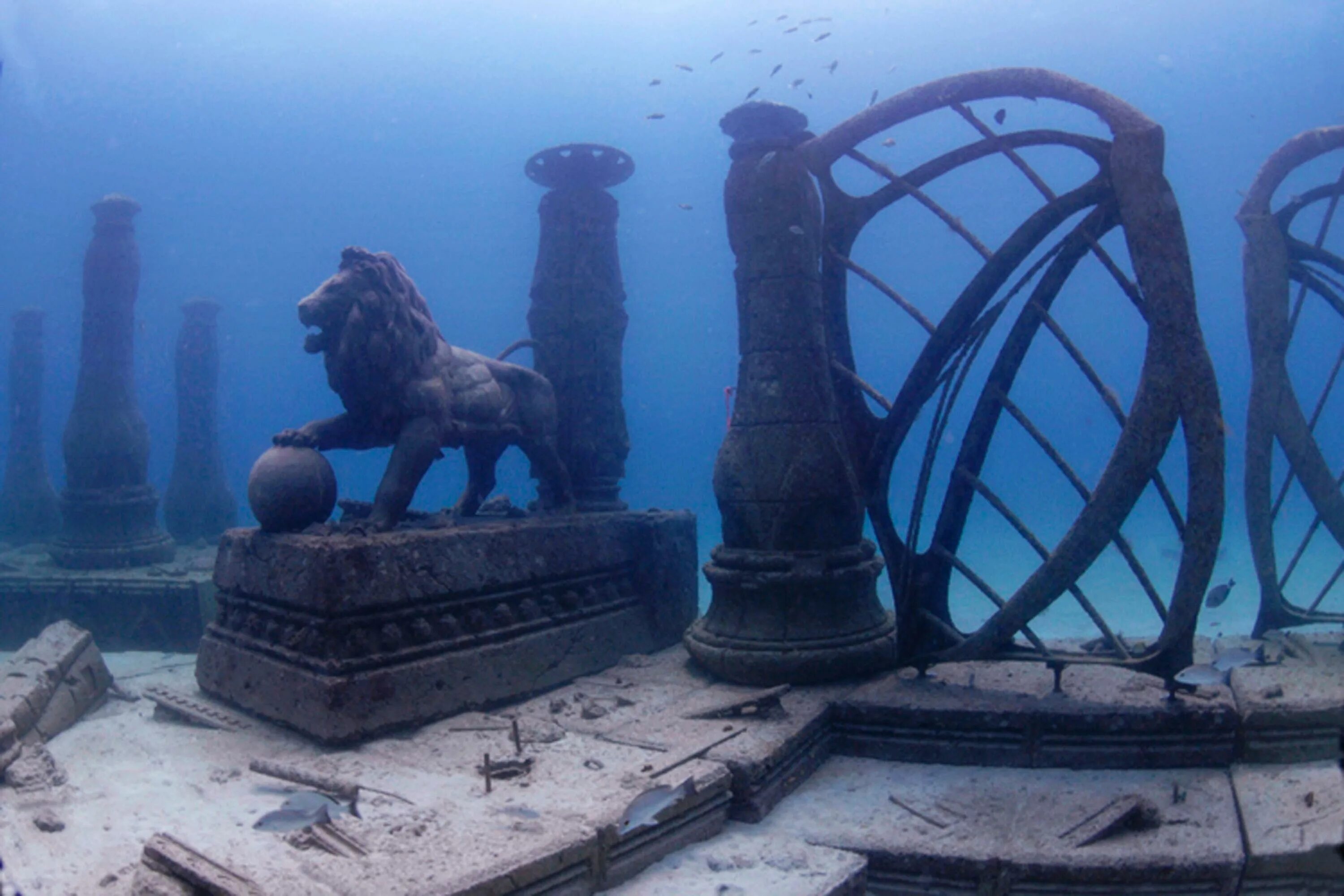 Древний океан 5 букв. Подводное кладбище Neptune Memorial Reef. Затонувший город Гераклион. Гераклион (Египет). Мемориальный риф Нептуна (Neptune Memorial Reef), США.