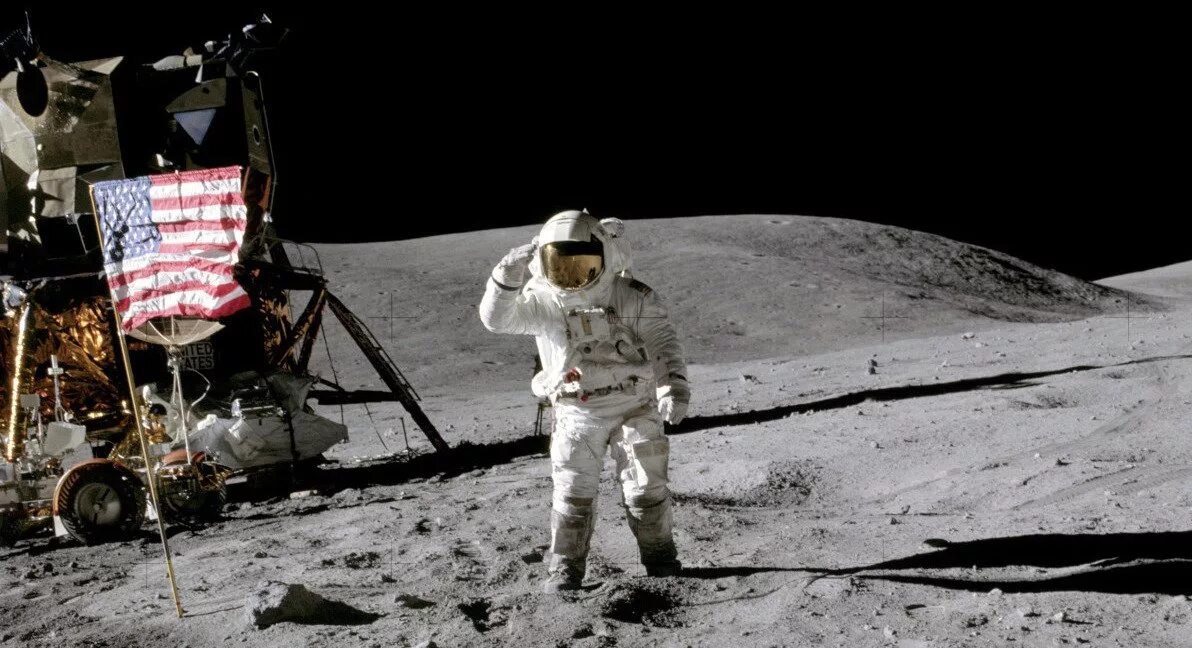 Первая посадка на луну год. Космонавт на Луне. Высадка на луну. Полет на луну. Высадка на луну фото.