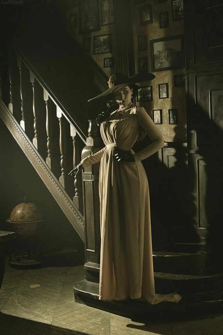 Леди димитреску resident. Леди диметрескв. Resident evil 8 village леди димитреску. Леди альсина димитреску. Леди димитреску.