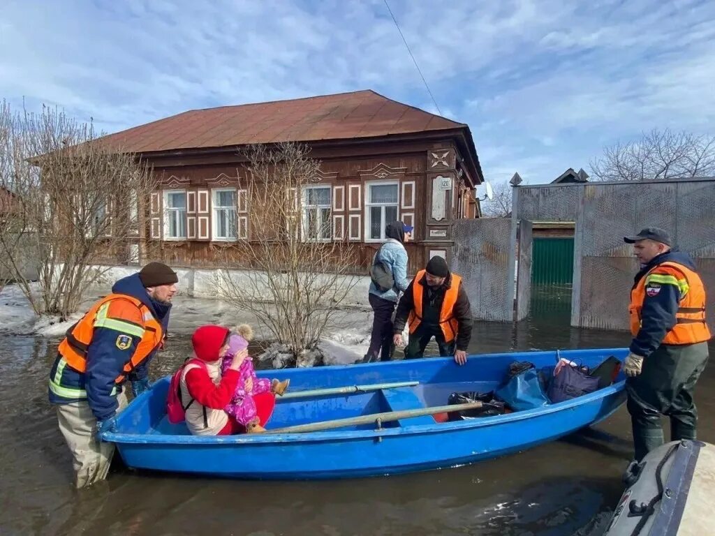 Паводок в Саратовской области 2023. Петровск паводок. Половодье в Петровске. Паводковая ситуация в Саратове.