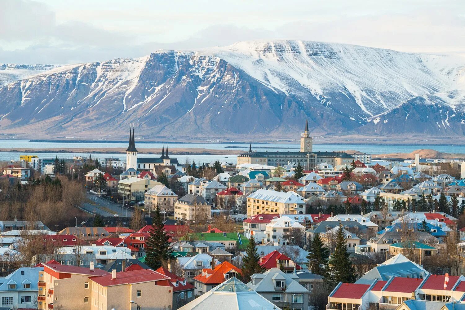Рейкьявик это. Рейкьявик столица Исландии. Исландия Рик Явик. Гора Эсья Исландия. Рейкьявик столица Исландии фото.