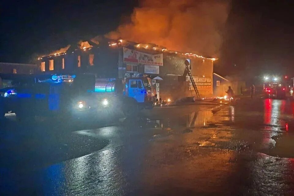 Пожар фото. Пожар Уфа 2023. Пожар в здании. Тушение пожара.