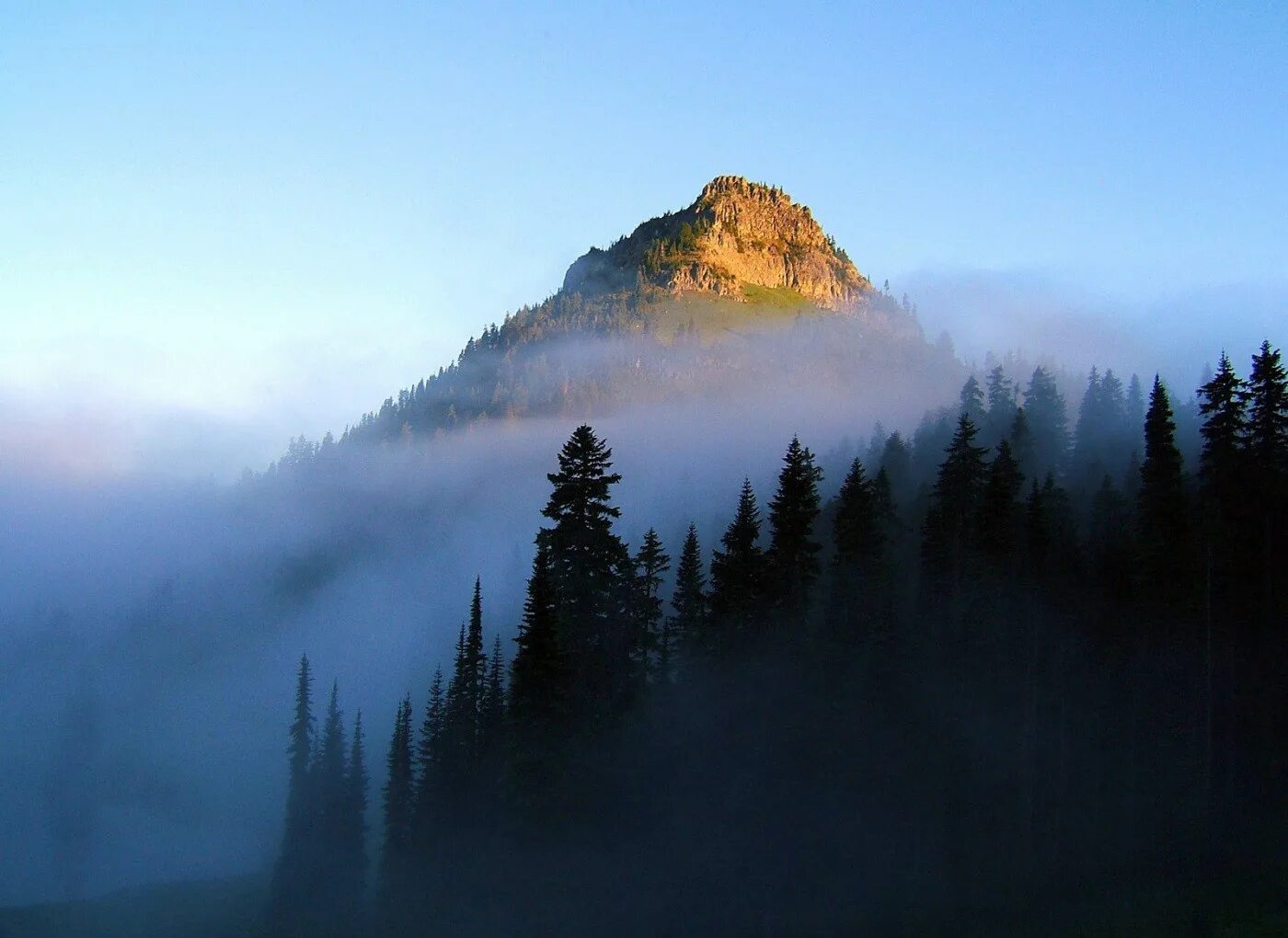 Горы далёкие горы туманные горы слушать. Темные горы. Горы вдалеке. Горы туманные горы далёкие горы. Горы в тумане.