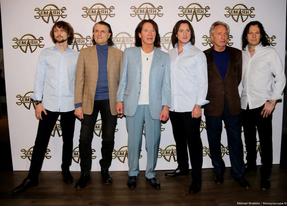 Земляне романов 1983. Земляне романов 1983. Группа земляне 2021. Земляне бывший состав. Земляне бывший состав.