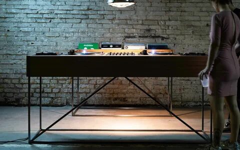 Table studio