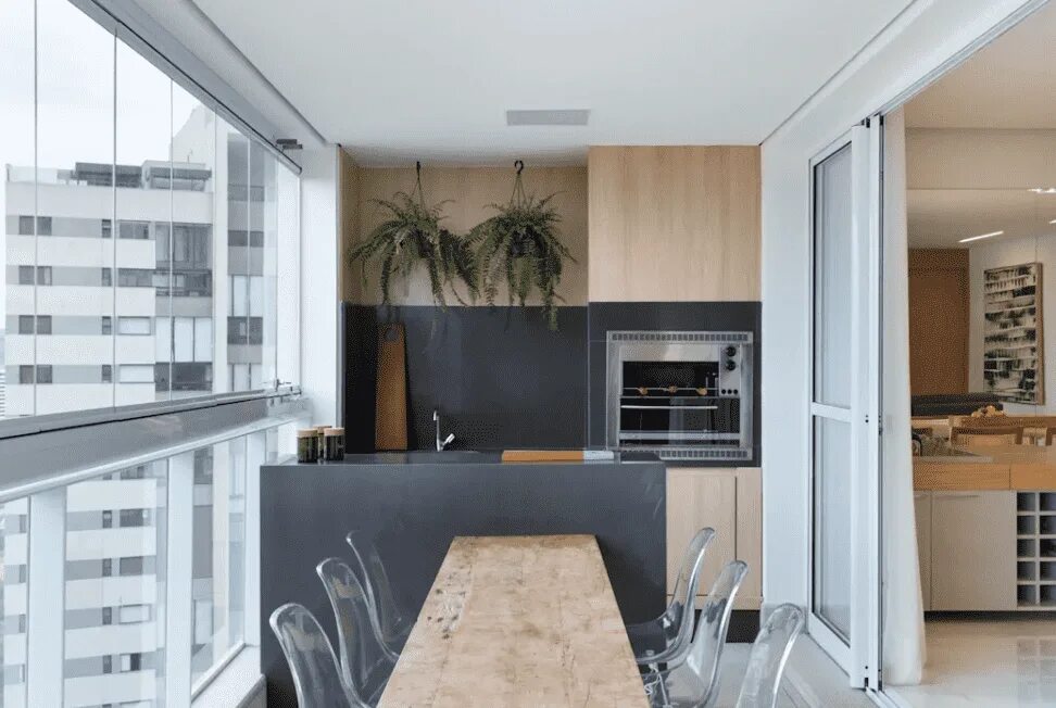 Дизайн балкона кухни фото. Кухня с панорамным балконом. Кухня на лоджии. Интерьер кухни с балконом. Кухня совмещенная с балконом.