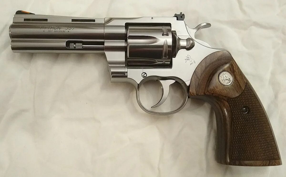 Colt python 6. Кольт питон 2025. colt python 357 4 inch. colt python 2025. кольт питон 2.5 дюйма.