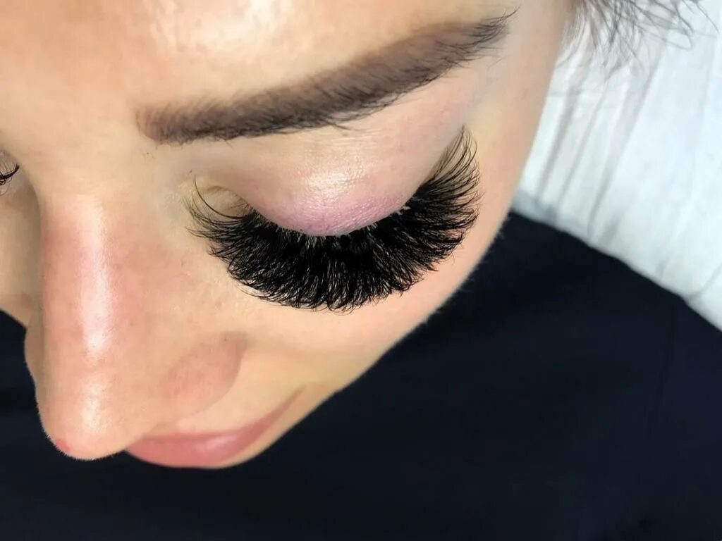 Наращивание ресниц закрытый глаз. Моргание глазами. Сколько держатся нарощенные ресницы. Наращивание ресниц дергается. Снятие ресниц.