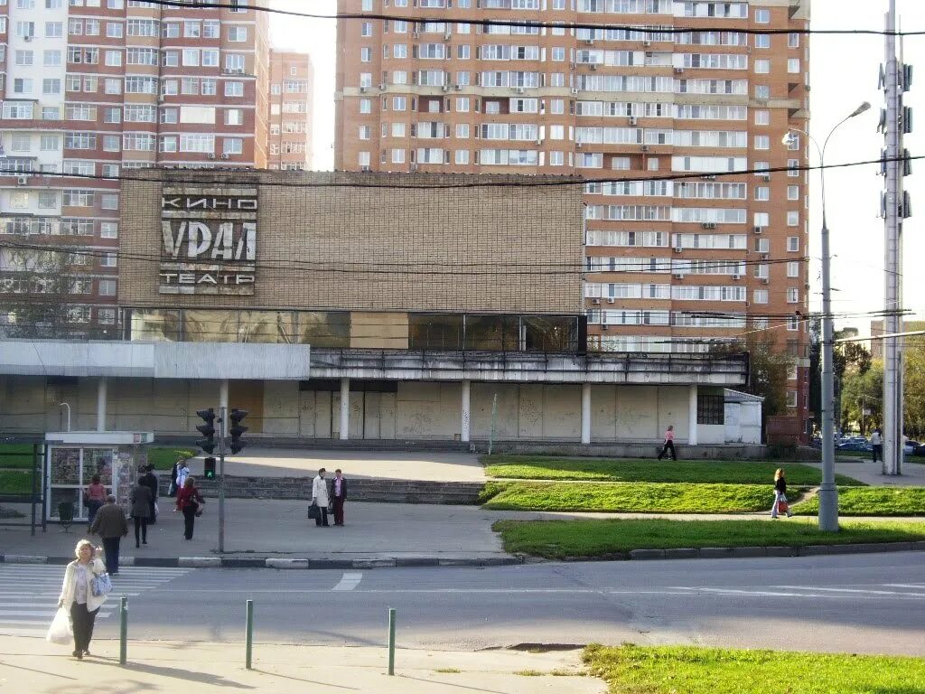 Площадь белы куна 1. Кинотеатр урал гольяново. магазин ганга в гольяново. кинотеатр урал москва. площадь белы куна.