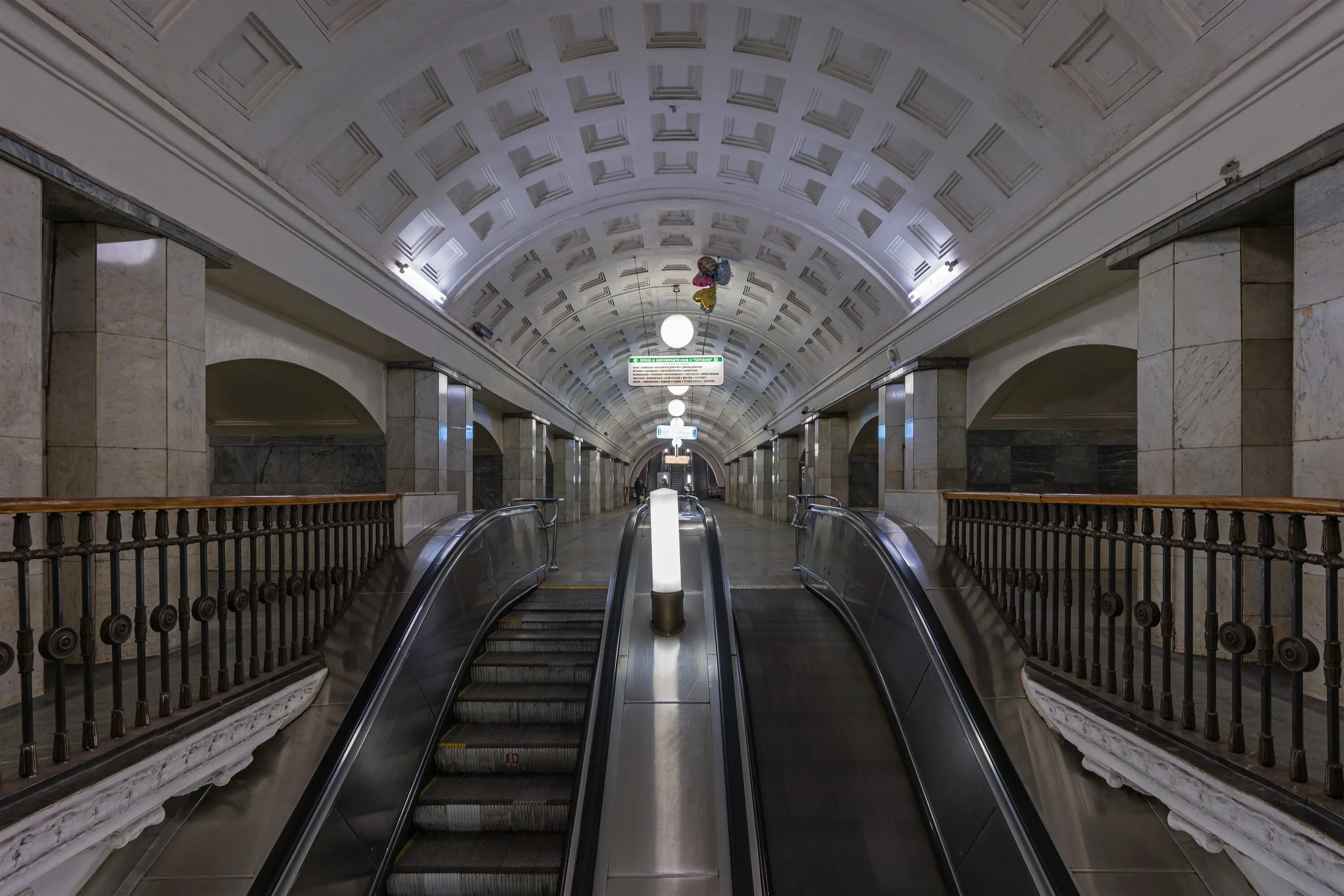 Метро охотный ряд выходы