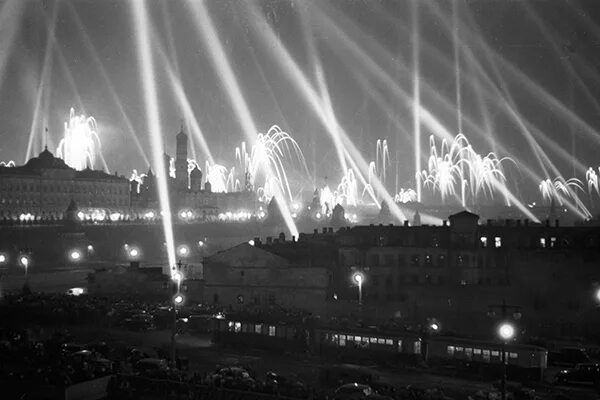 Фото в честь победы Как выглядела Москва 9 мая 1945 года Ведомости