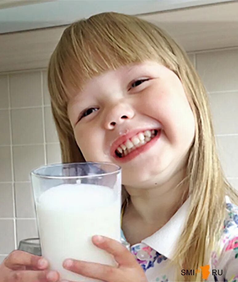 молочные усы. молочные усы. усы от кефира. усы от кефира. пить кефир.