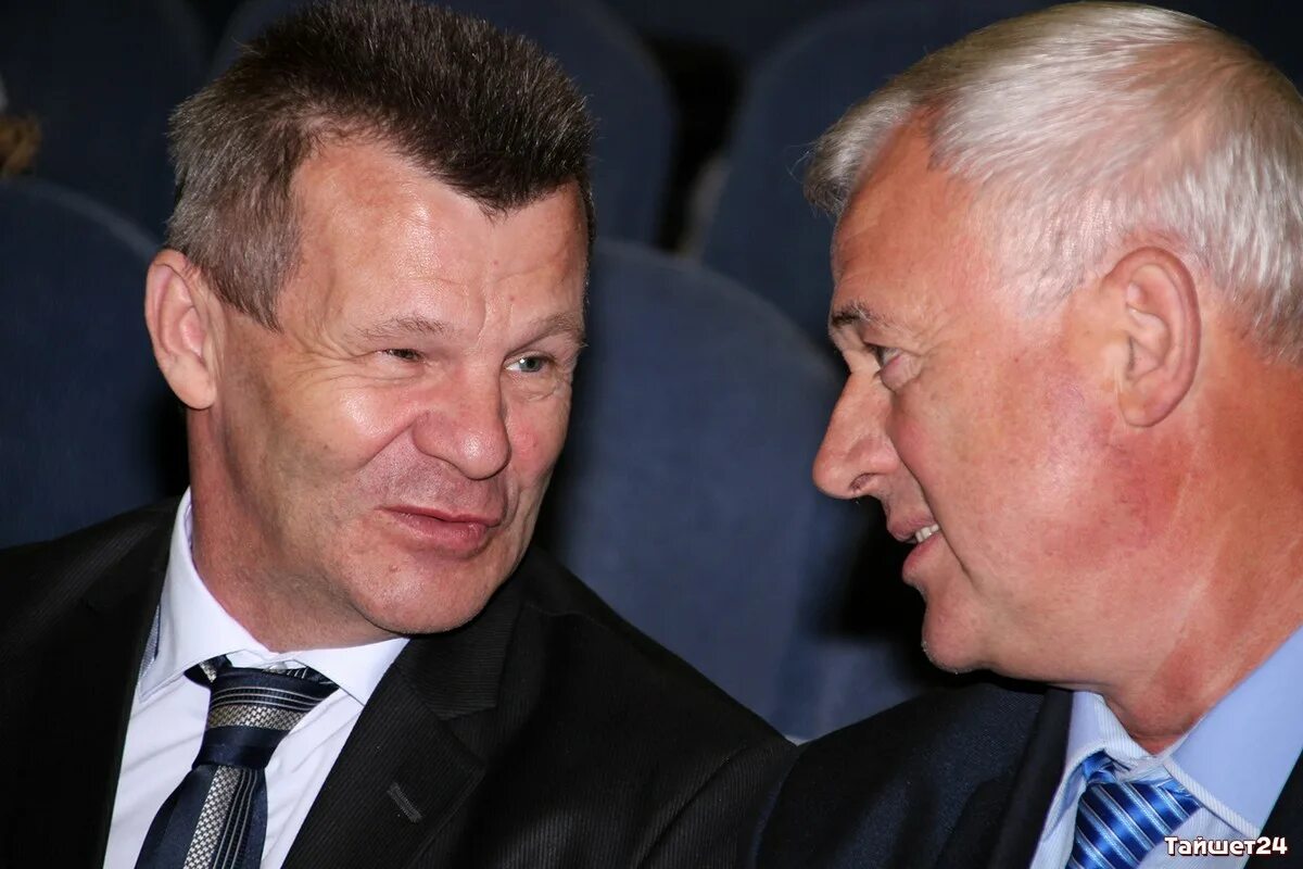 Тайшет администрация фото. Тайшет 195 квартал. Черный бабр животное иркутск памятник. Скульптура бабр иркутск. Тайшет 24.