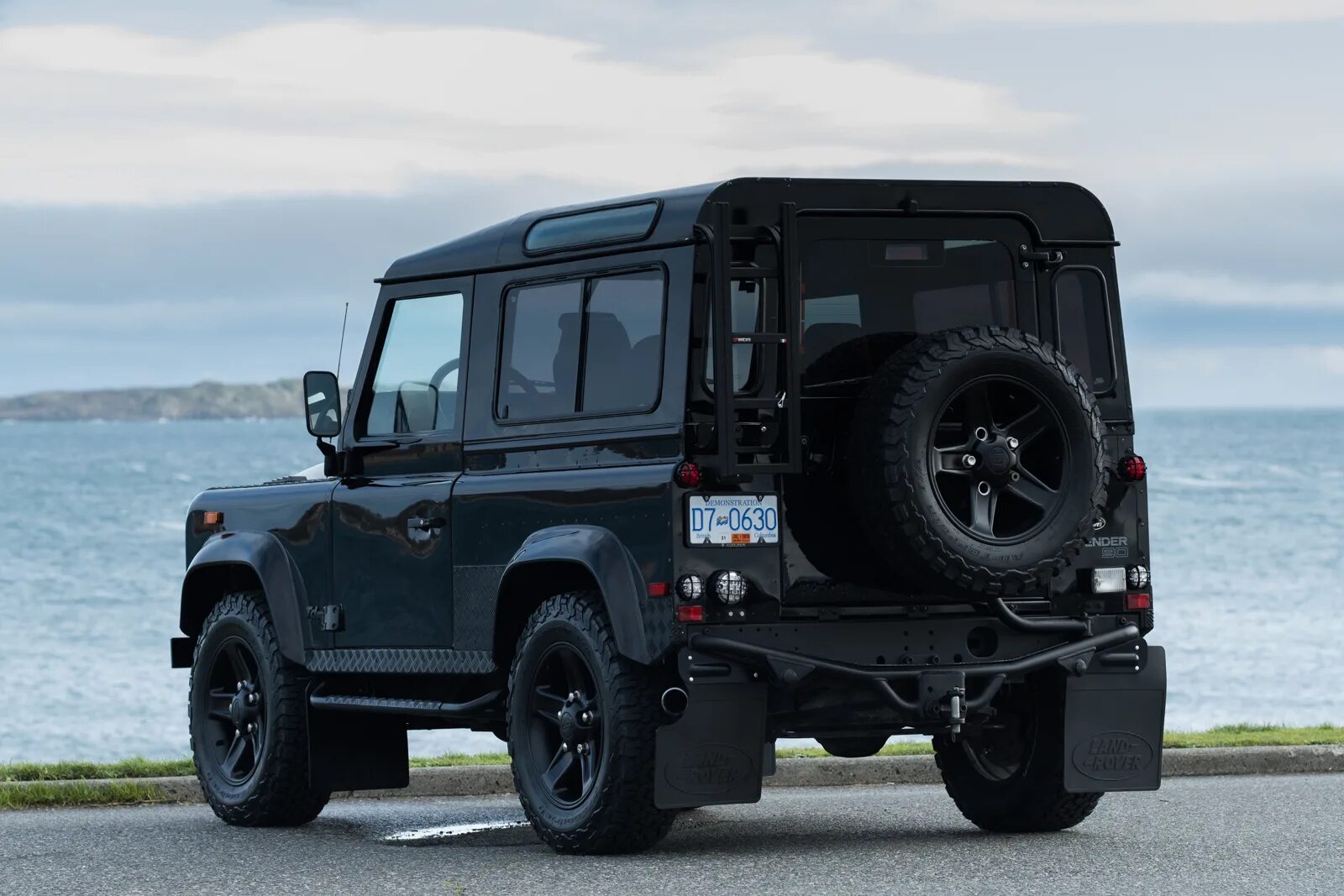 Defender 90. Ленд Ровер Дефендер 2. Defender 2579