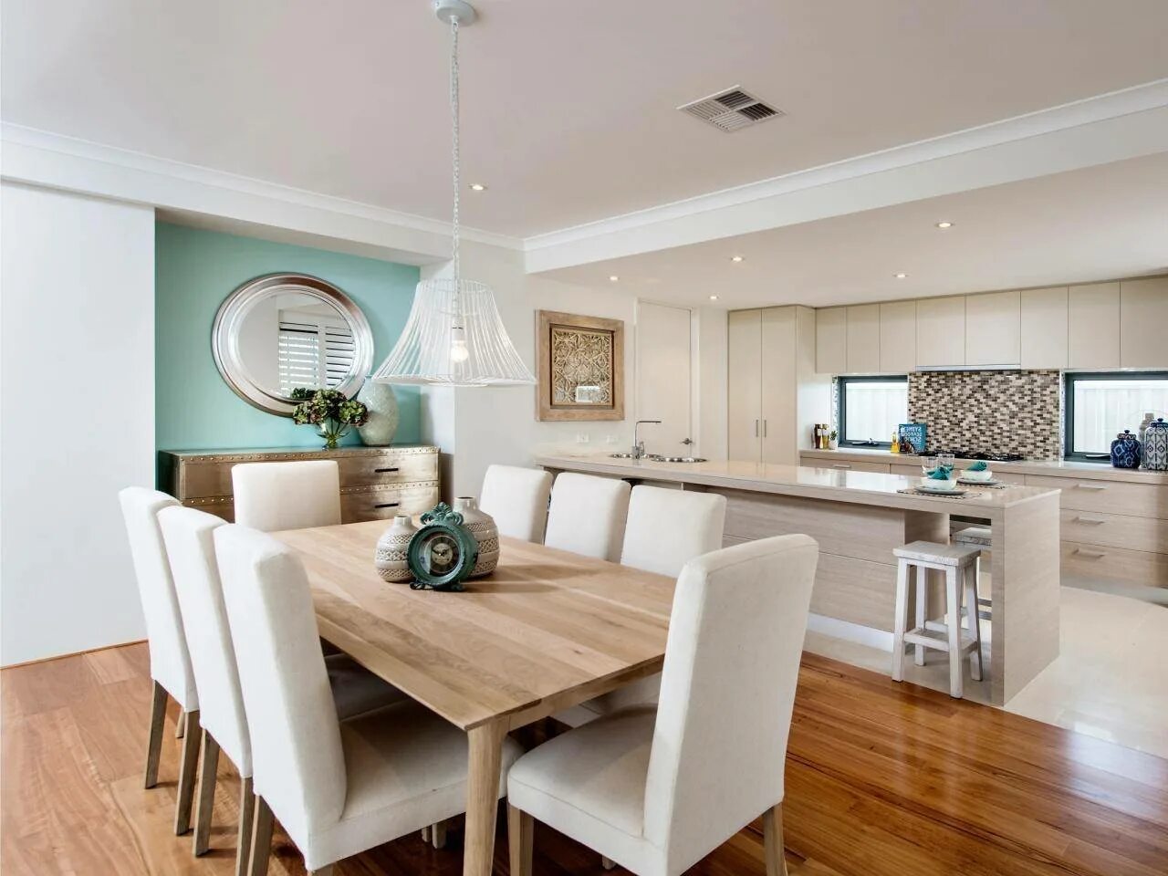 Kitchen dining room