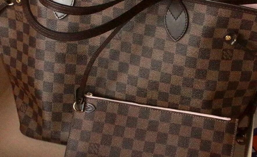 Сумка луи виттон канва. Луи виттон фон. Ubelhor eva желтый. Луи виттон канва монограмм. Канва луи.