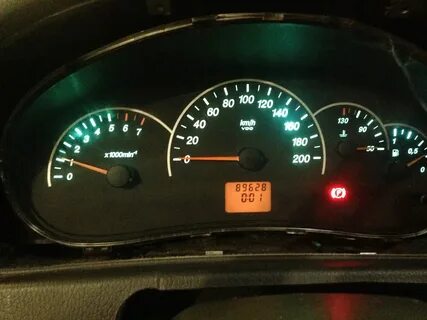 Приора загорелась лампочка аккумулятора