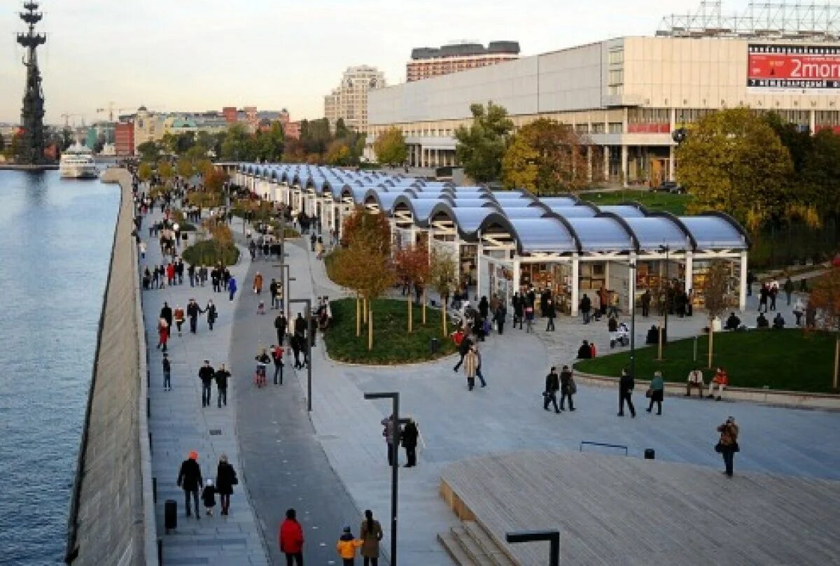 Где можно погулять в городе. Парк искусств Музеон. Москва, Крымская набережная (Музеон). Парк Горького Москва Музеон. Парк Горького Крымская набережная.