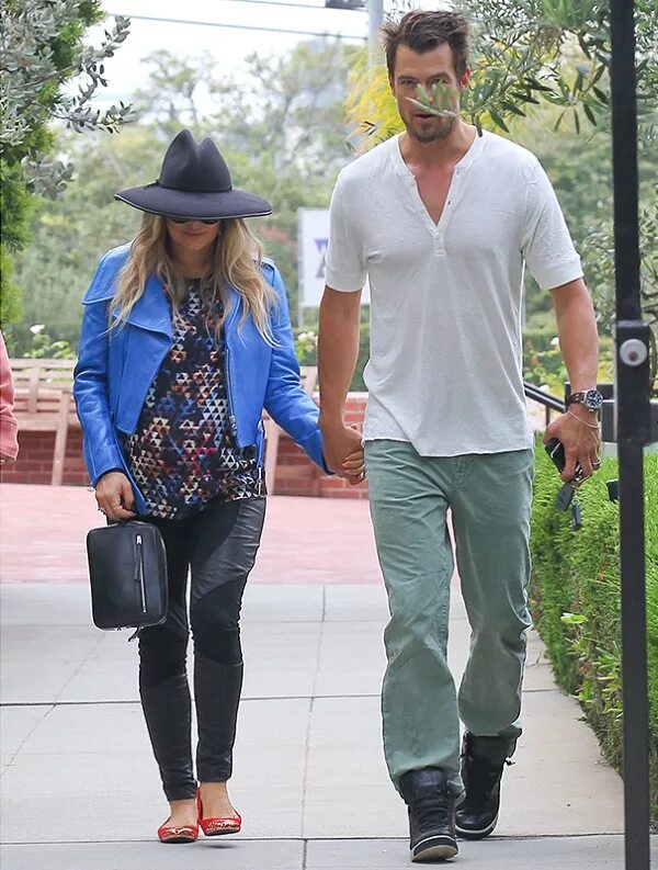 эрика шмидт рост. шакил о нил и никки александер. высокий парень и низкая девушка. айла фишер и саша барон коэн. высокий парень.