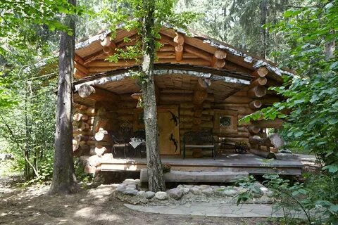 Железнова есть в лесу из бревен дом