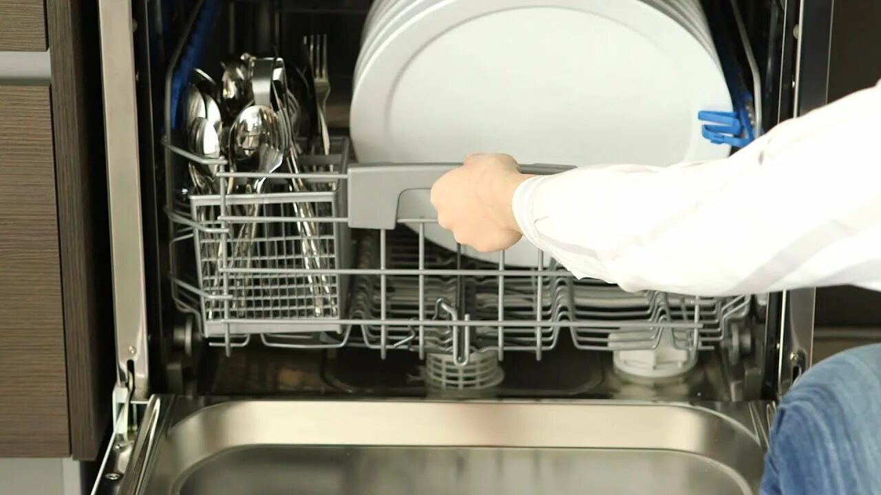 Посудомоечная машина Candy Maxi Plate. Загрузка посудомойки. Правильная загрузка посуды в посудомоечную машину. Загрузка посудомоечной машины 45. Первый пуск посудомоечной машины
