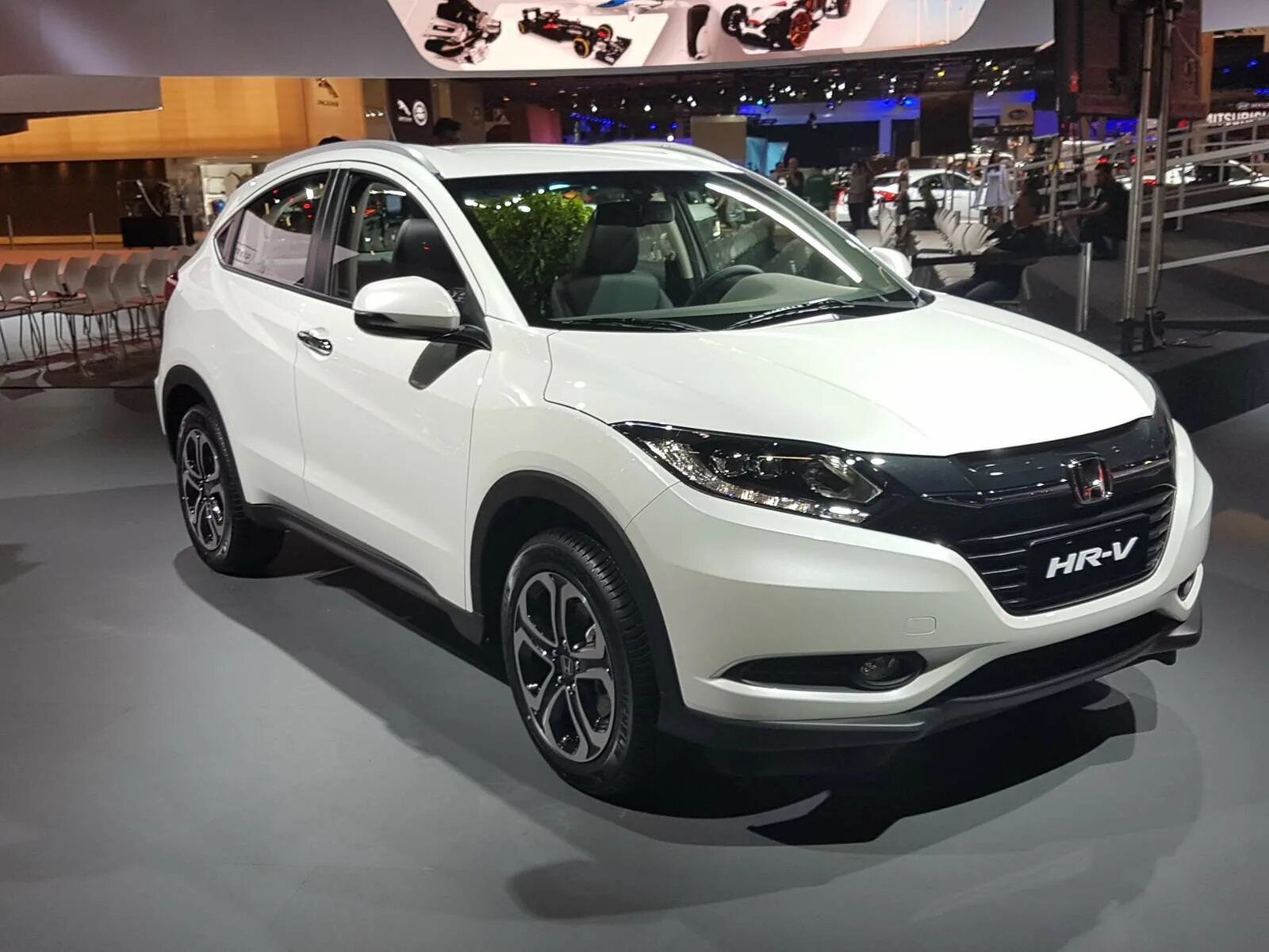 Honda HR-V 2017. Honda HR-V 2020. Хонда HR V 2017. Хонда HR V 2020.