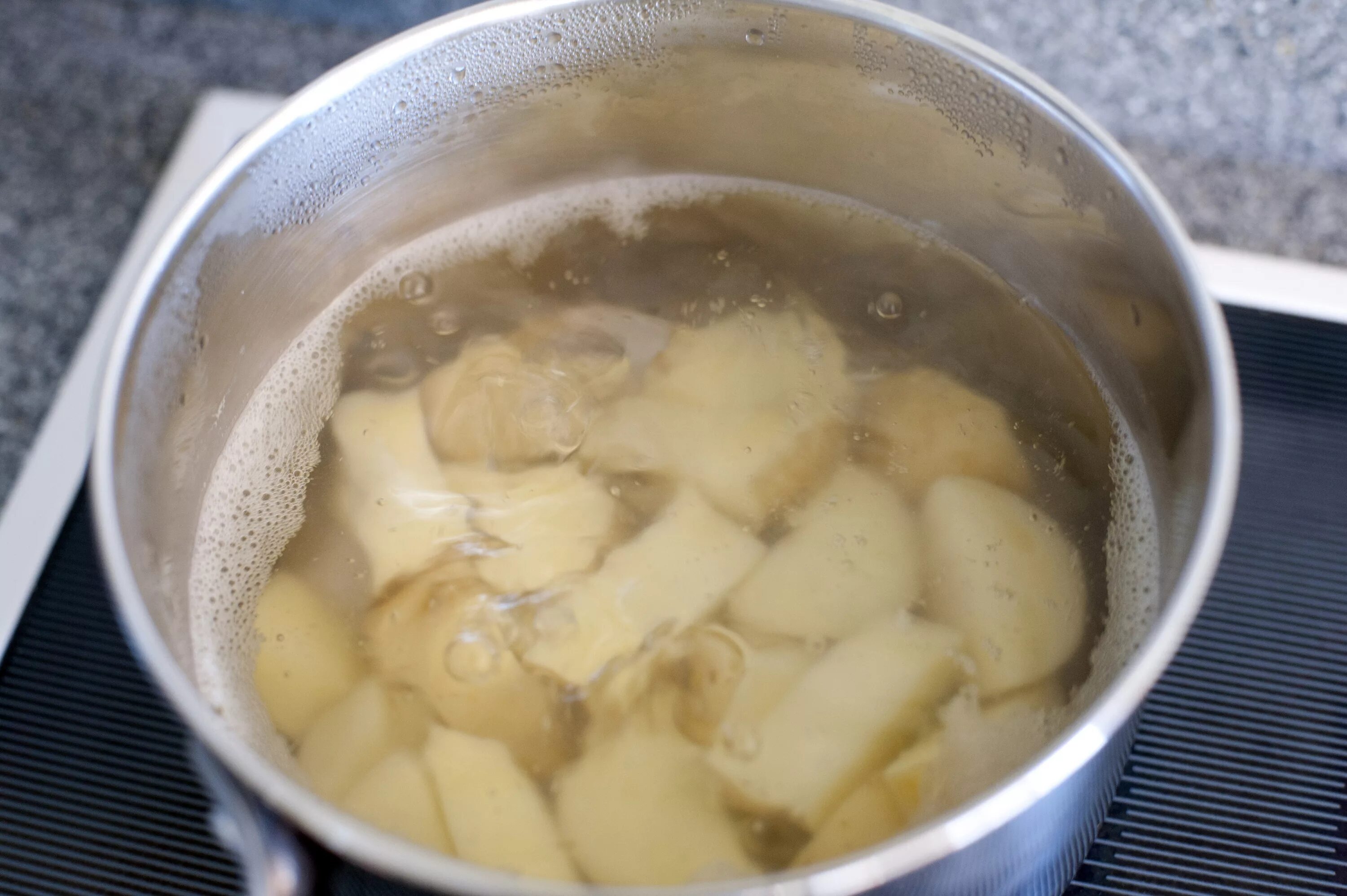 Сколько варить сырую картошку