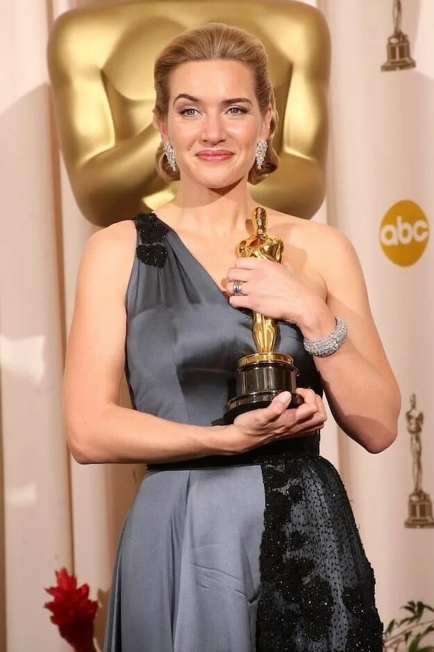 Кейт уинслет на оскаре 1998. Кейт уинслет на премии оскар. Кейт уинслет оскар 2022. Кейт уинслет 2022. Кейт уинслет оскар.