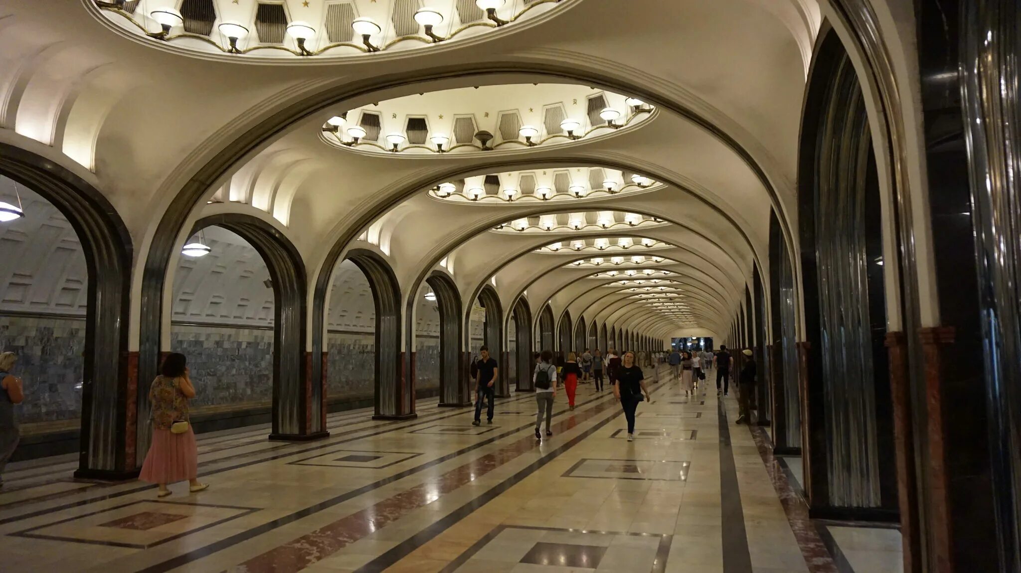 Московское метро станция маяковская. Московский метрополитен станция маяковская. Московский метрополитен маяковская. Московский вокзал метро маяковская. Московский вокзал метро маяковская.