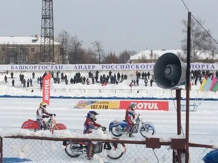 Стадион строитель