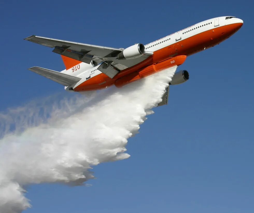 В каком году появились пожарные самолеты. Пожарный самолет. Пожарные самолеты России. Картинка пожарный самолет. Пожарный самолет будущем.
