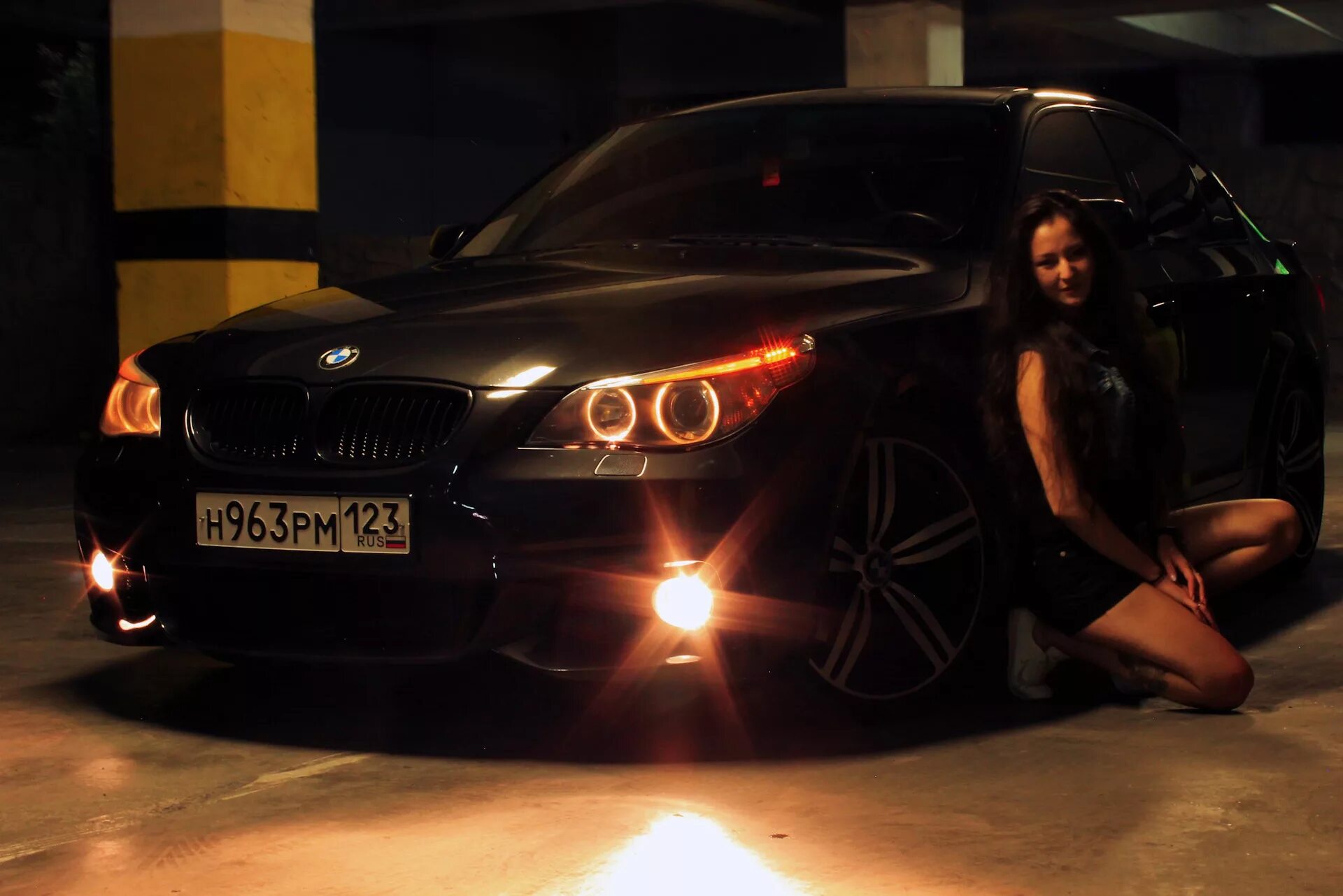 BMW e60 girl. BMW e60 Night. BMW e60 ночью. БМВ е60 бандитка.