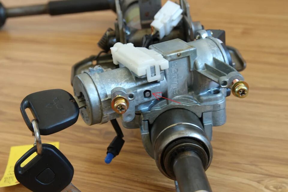 Как разобрать замок зажигания мицубиси паджеро Ignition lock removal, inspection and installation (Mitsubishi Pajero 1 and 2,
