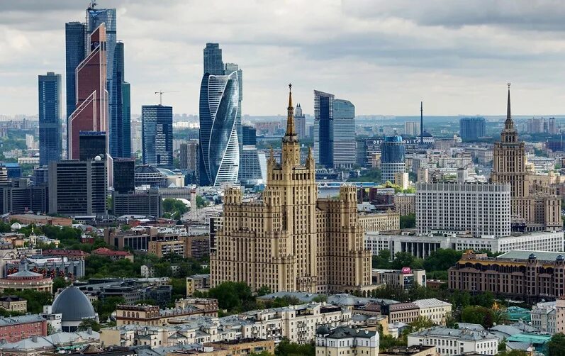 Москва река кремль. Характерные города москвы. Москва летом. Особенности москвы. Центр москвы фото.