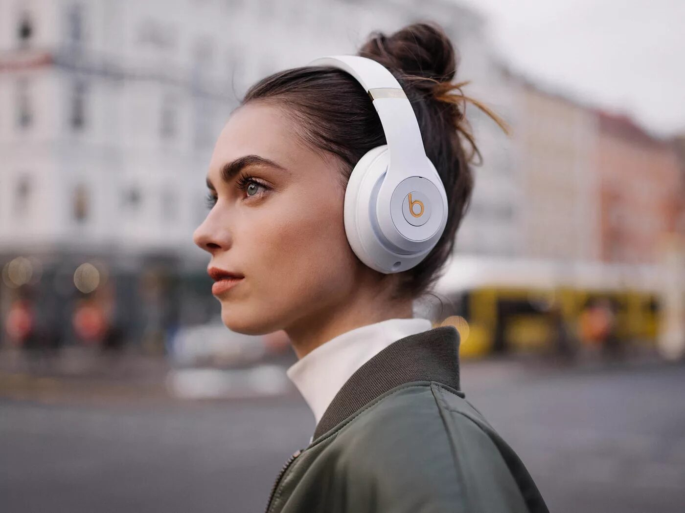 Beats на русском языке. Наушники Bluetooth Beats studio3 Wireless. Beats Studio 3 Wireless на голове. Девушка в наушниках Beats studio3 Wireless Headphones. Beats Studio 3 Black.