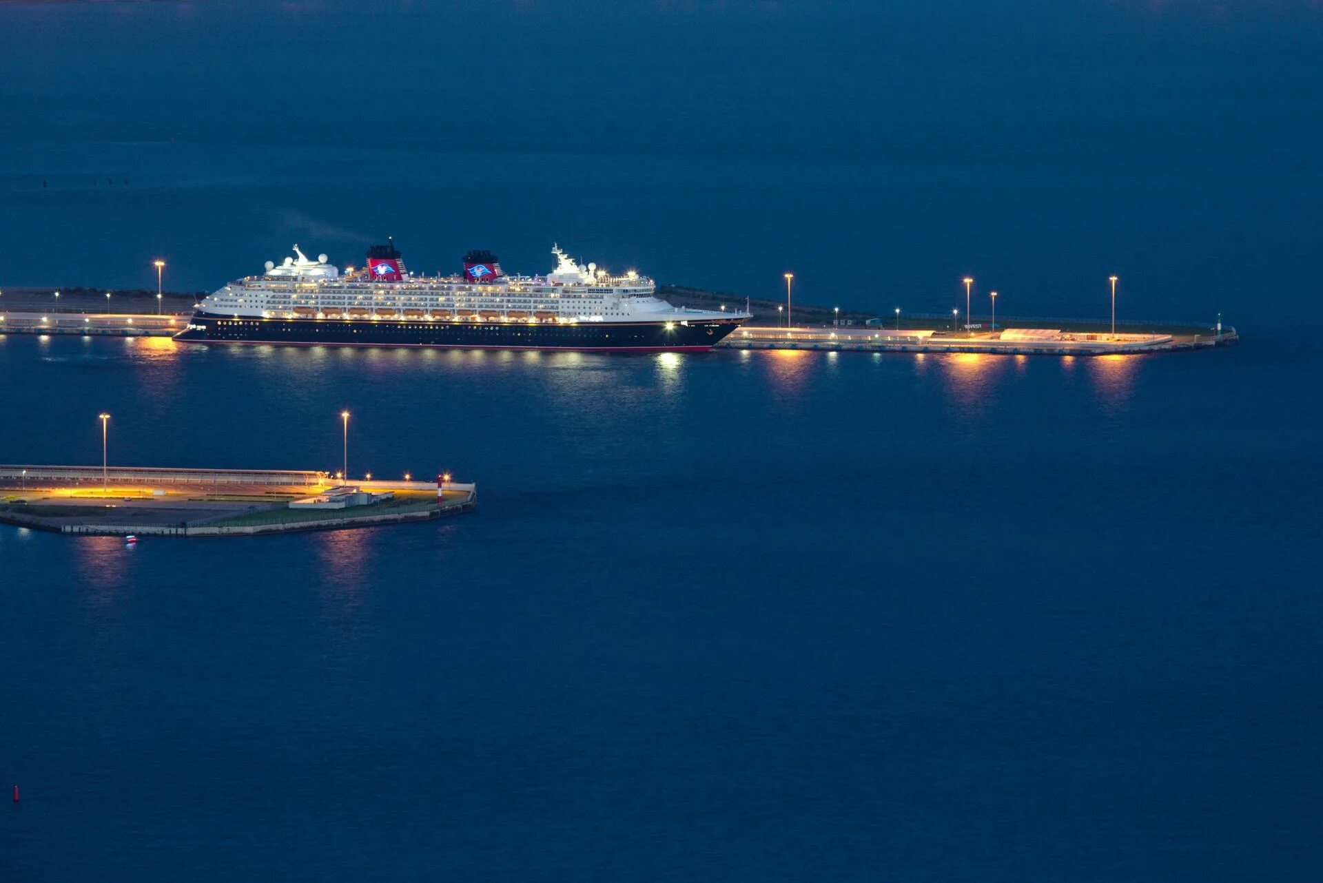 Васильевский остров морская. Порт морской фасад Санкт-Петербурга. Морской порт Васильевский остров. Пассажирский порт Санкт-Петербург морской фасад. Васильевский остров Санкт-Петербург порт.