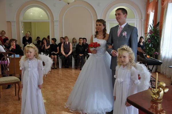 Дворец бракосочетания череповец. Работа загса воткинск. Работа загса воткинск. Свадьбы воткинск загс. Отдел загс воткинск.