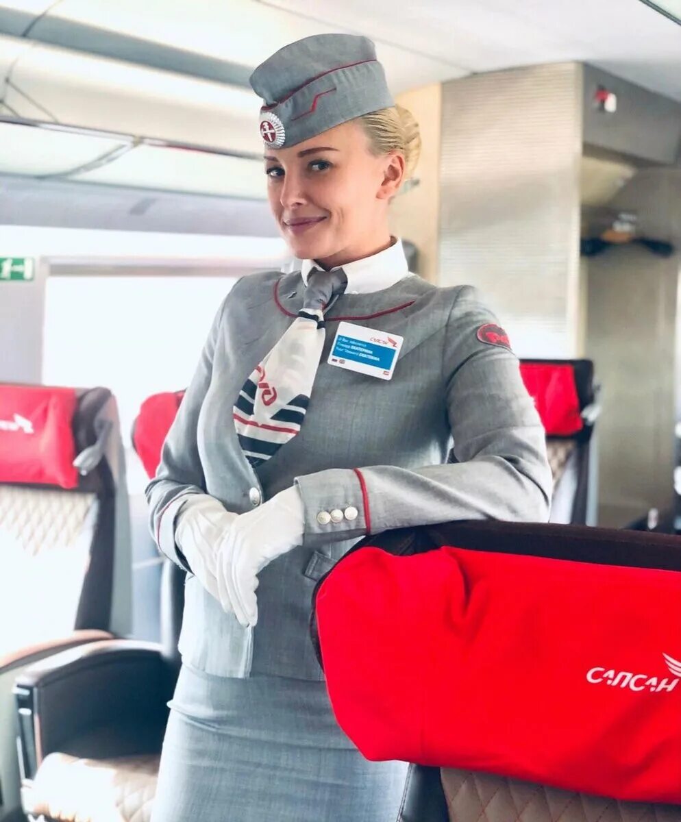 Образ проводника. Матюшина Алина Сапсан. Проводник Сапсана. Форма проводниц Сапсан. Форма проводника РЖД Сапсан.