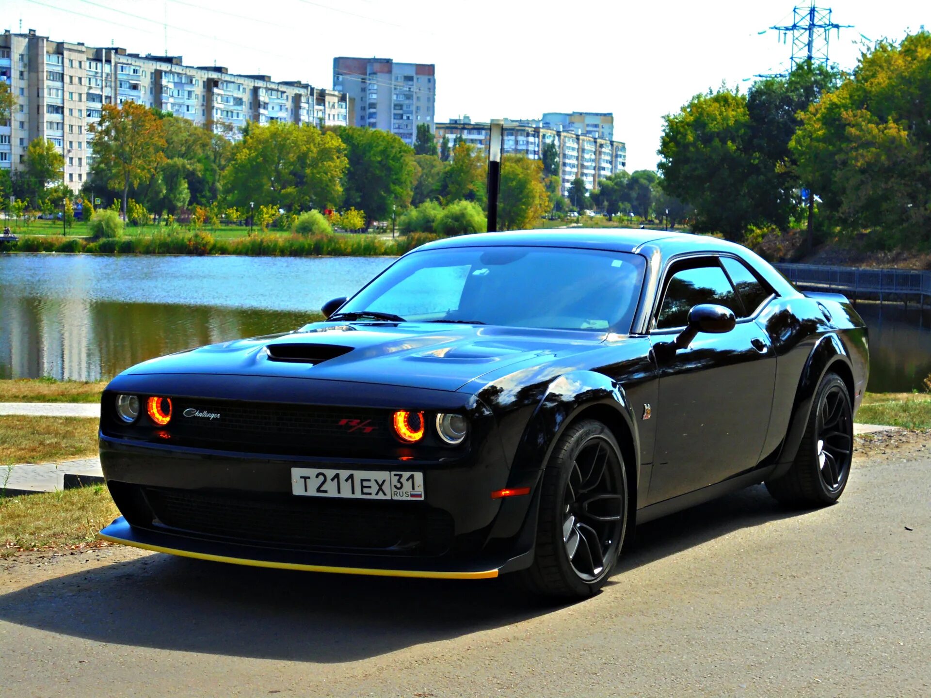 Автомобиль 18. Dodge Challenger 6.4. Чёрный dodge Challenger 2016. Додж Челленджер 2020 черный. Додж Челленджер черный 4.