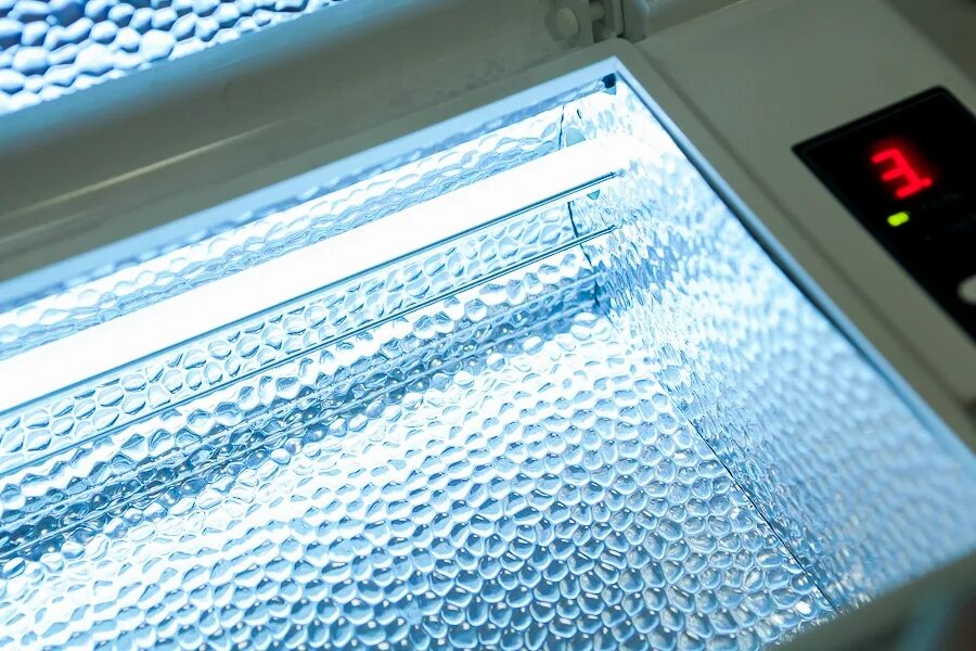 Уфо 4а лампа. Такую лампу используют для стерилизации помещения. Ультрафиолетовый излучатель для вентиляции. Ультрафиолетовое излучение. Лампа uvc t5 8w.