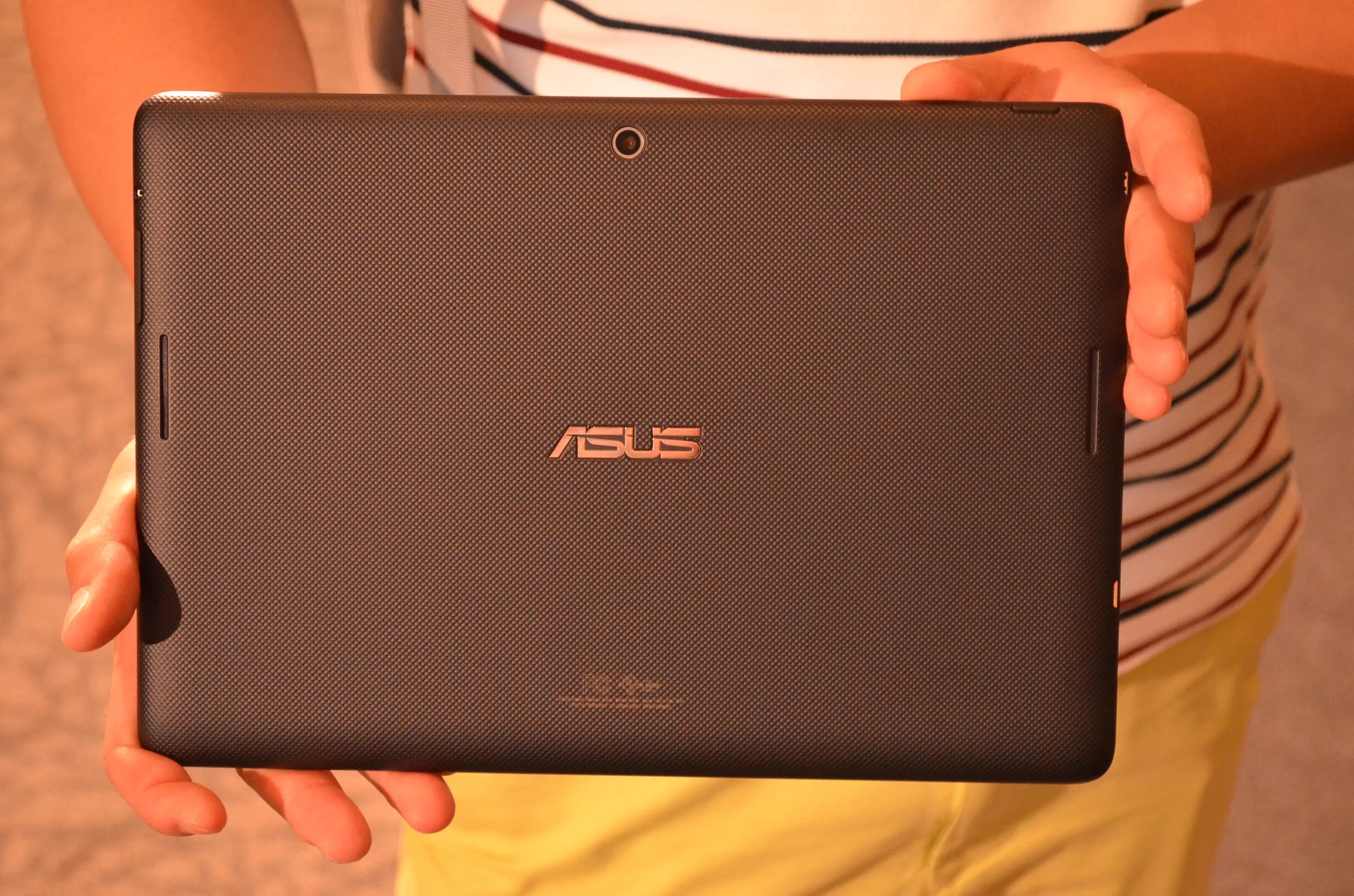 Asus memo fhd. Планшет асус 10 дюймов. asus планшет 10 дюймов старый. планшет asus 10 дюймов черный матовый. планшет асус 10 дюймов черно золотой.