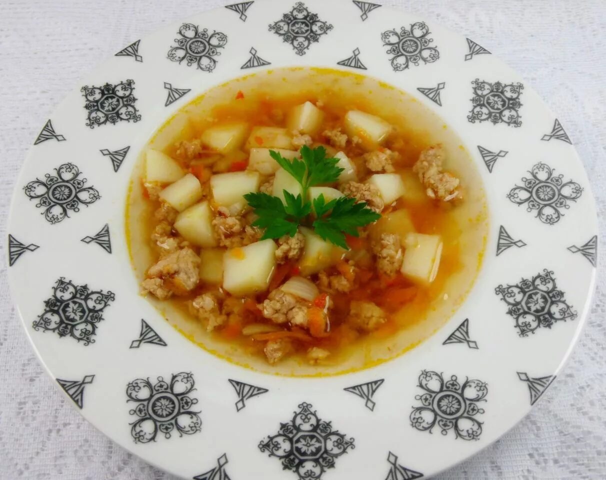 Суп с фаршем и картошкой. Супы с фаршем мясным. Суп картофельный с фаршем. Похлебке с фаршем. Суп из фарша с рисом и картошкой