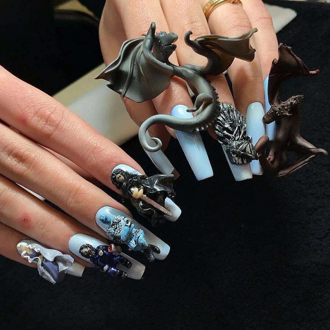 Элитный маникюр. Креативный маникюр москва. Модный маникюр москва. Наращивание ногтей балаково нейл артист. Трэш маникюр необычный.
