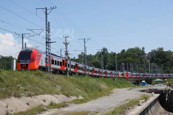 Головинка адлер электричка. Станция Головинка. ЖД станция Головинка. ЖД станция Вардане. Якорная щель электричка.