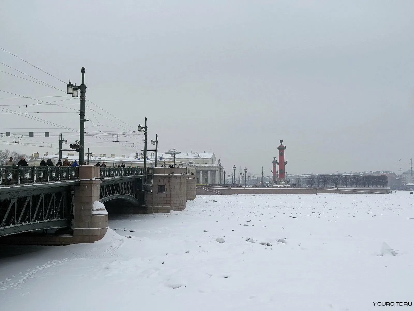 Зима в Санкт-Петербурге мосты. Мосты Санкт-Петербурга зимой. Дворцовый мост Питер зима. Мост в Питере разводной зимой. Мост на васильевский остров