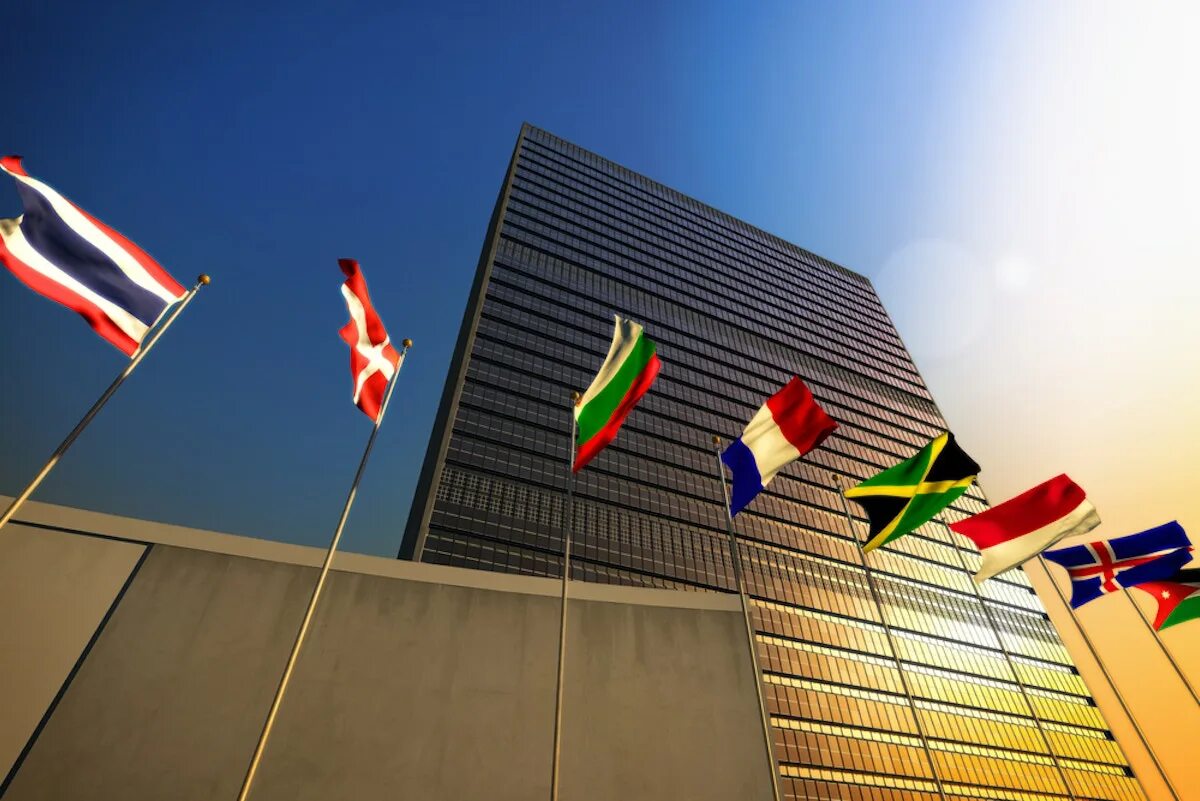 Швейцарская штаб квартира оон. Штаб-квартира ООН В Нью-Йорке. Здание ООН В Нью-Йорке. Здание ООН В Нью-Йорке флаги. United Nations Secretariat building штаб-квартира ООН.