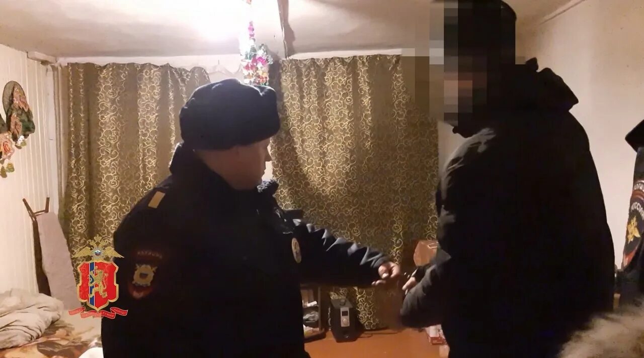 Ворвались в дом бандиты. Бандиты врываются в дом. бандиты красноярского края. бабай криминальный авторитет красноярск. ворвались в дом.